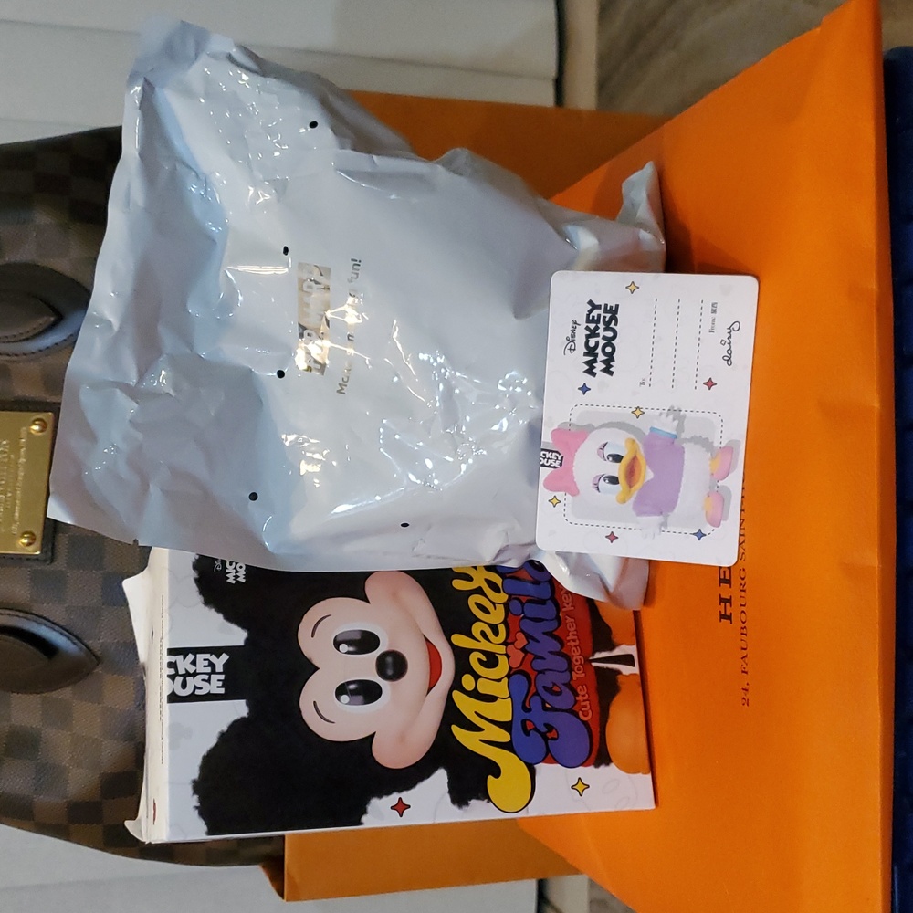 AUTHENTIC POPMART Mickey Family Cute Together Keychain/Bag Charm - DAISY 💜🩷💜 - Picture 2 of 11